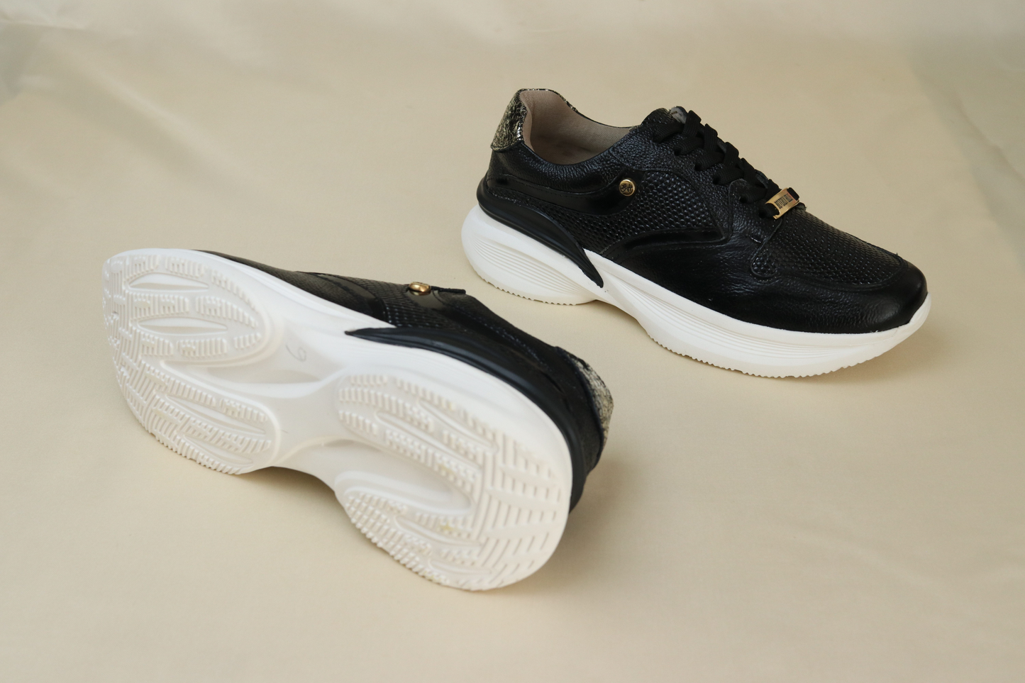 Tenis Zany Negro en Cuero