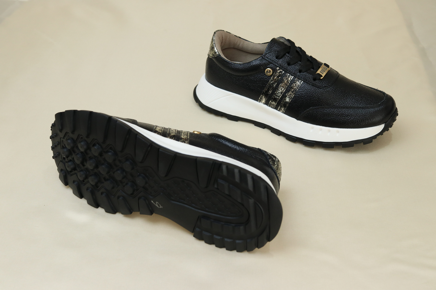 Tenis Varey Negro en Cuero