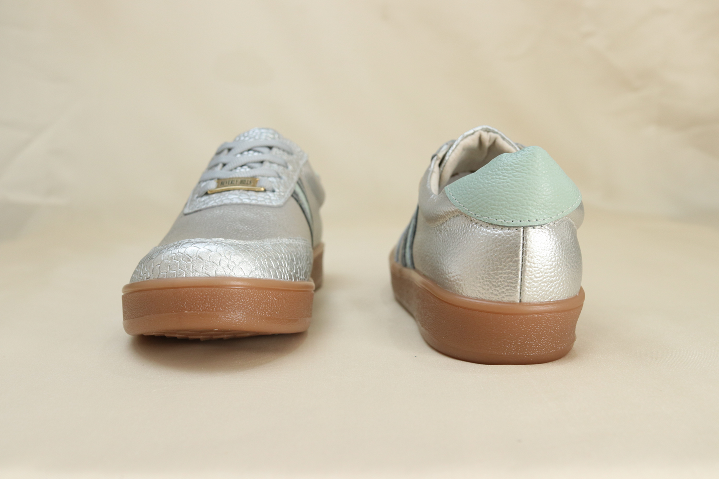 Tenis Kamy Plata en Cuero