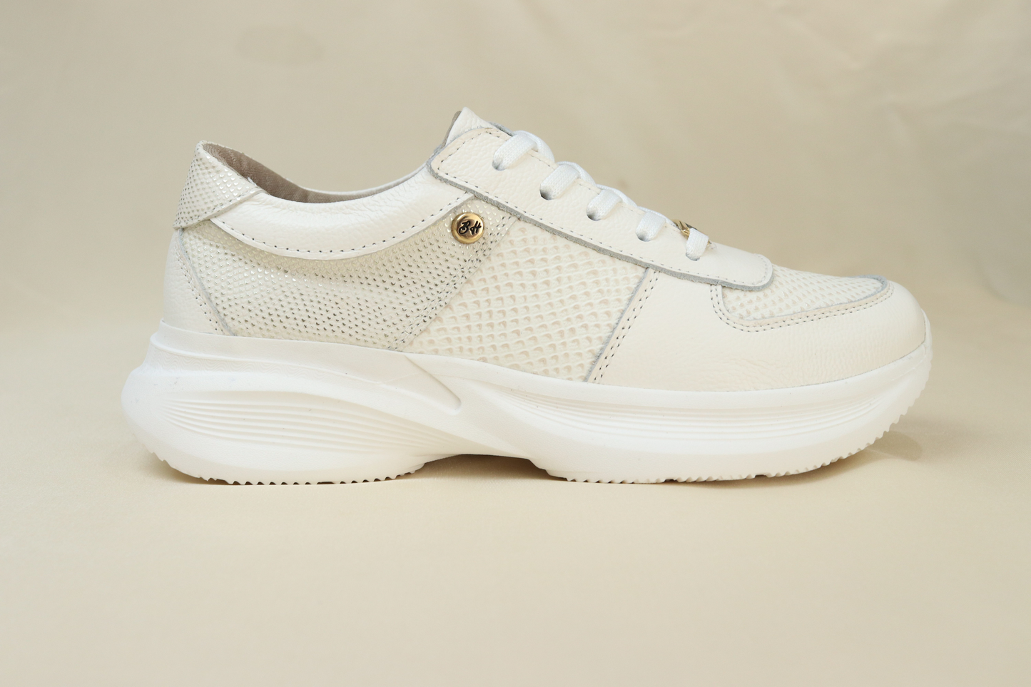 Tenis Lucy Blanco en Cuero