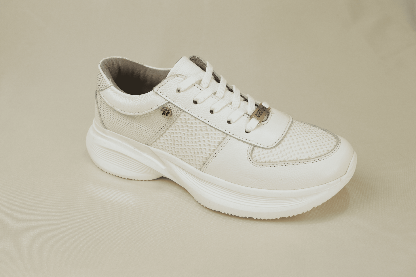 Tenis Lucy Blanco en Cuero
