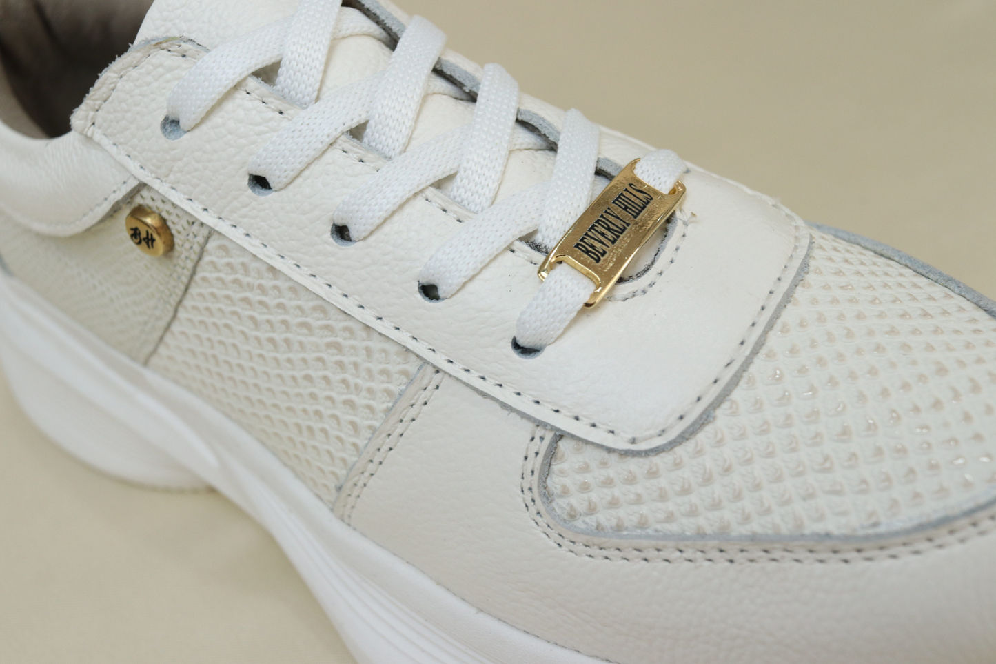 Tenis Lucy Blanco en Cuero