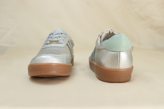 Tenis Kamy Plata en Cuero